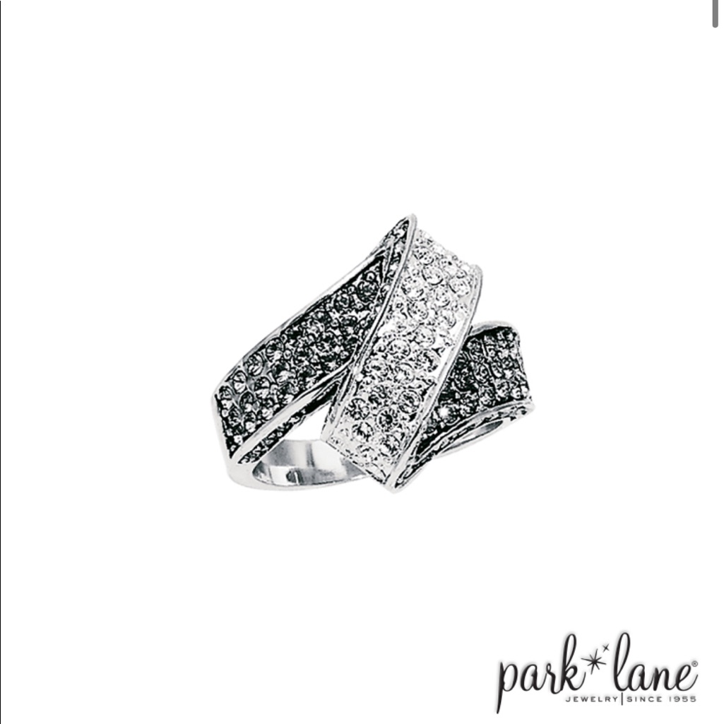 Park Lane Empress Ring Newly Retired Size 6 20$